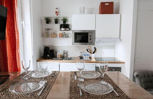 Sainte-Anne - Faubourg Noyon House | Maison Floquet - Equipée, calme, 2 chambres