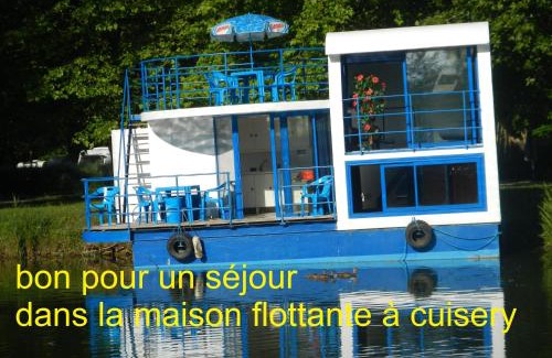 Cuisery Boat Rental | Maison flottante sur la seille