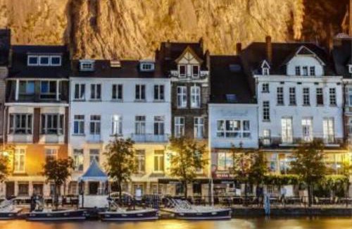 Dinant Apartment | Maison fontaine du saxophone
