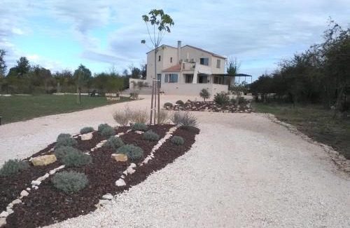 Arpaillargues-et-Aureillac Villa | Maison Barban