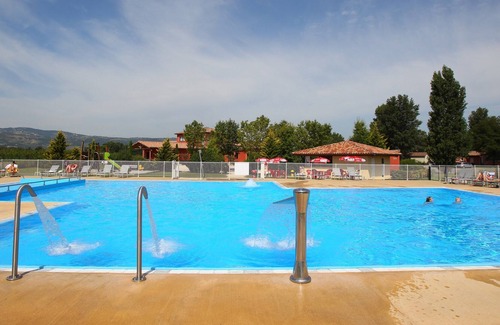 Chateauneuf-sur-Isere House | Maison de vacances spacieuse | 2 piscines et sauna