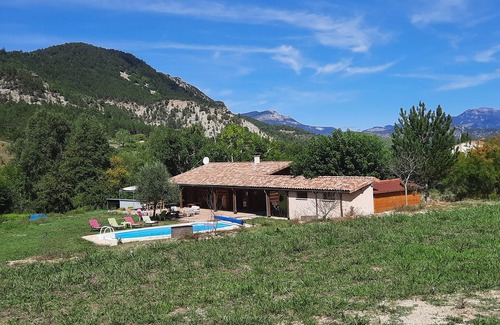 Chateauneuf-de-Bordette House | Maison de Charme Avec Piscine sur Grand Terrain