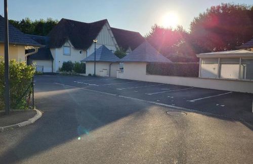 Merville-Franceville-Plage House | Maison de vacances pour 6 personnes à 600m de la plage avec terrasse et jardin, idéale en famille - FR-1-788-13