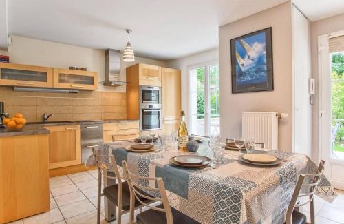 Merville-Franceville-Plage House | Maison de vacances pour 6 personnes à 600m de la plage avec terrasse et jardin, idéale en famille - FR-1-788-13