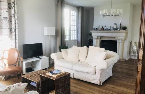Merville-Franceville-Plage House | Maison Familiale, Plage à 250m, Calme, Jardin, Terrasse, WIFI - FR-1-465-75