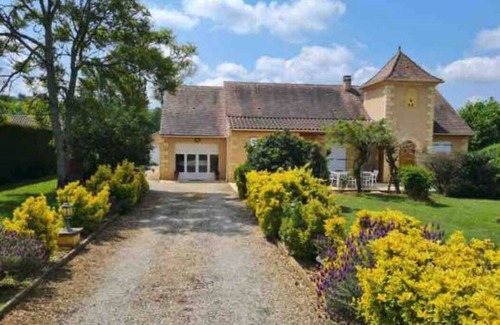 Saint-Martial-de-Nabirat House | Maison Piscine Chauffée et Spa Saint-martial-de-nabirat