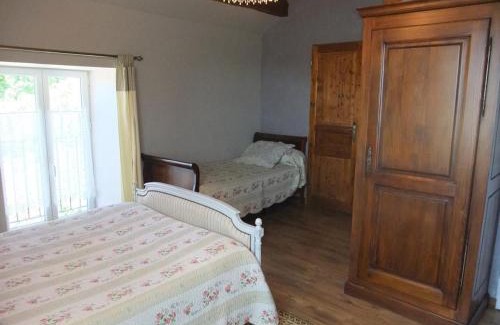 Choye Bed & Breakfast | Maison historique avec chambres d'hôtes et parc clos à Choye - FR-1-583-293