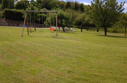 Bransat House | Maison Indépendante avec Grand Jardin et Cheminée, Proche Saint Pourçain - Confort et Tranquillité - FR-1-489-38