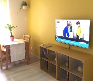 Stains Apartment | Maison Jaune