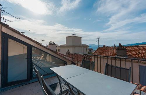 Le Suquet Apartment | Maison Julia- Triplex avec rooftop terrasse vue sur mer et cathédrale, 10 mins à pieds du palais et plages