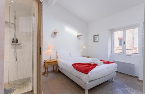 Le Suquet Apartment | Maison Julia- Triplex avec rooftop terrasse vue sur mer et cathédrale, 10 mins à pieds du palais et plages