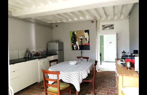 Saint-Jean-le-Blanc House | Maison l'Amérique welcome you to one of their rooms Dogs are also welcomed