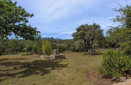 Fons-sur-Lussan Villa | Maison La Hulotte
