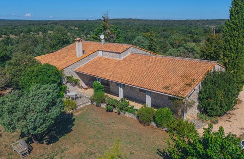 Fons-sur-Lussan Villa | Maison La Hulotte