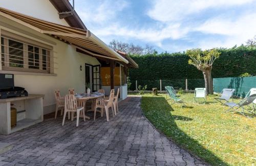 Parentis-en-Born House | Maison landaise rénovée, 6 pers: proche lac, plage, surf, jardin, terrasse, vélos et ménage inclus - FR-1-319-545