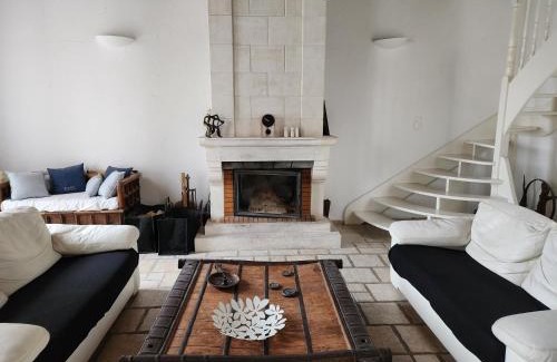 Saint-Jean-de-Liversay Apartment | Maison Laurenza 2 chambres d'hôtes