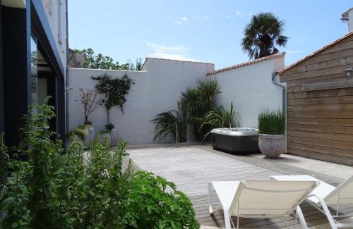 Saint-Martin-de-Re House | Maison Le Clos Neraud avec piscine et SPA
