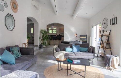 L'Isle-sur-la-Sorgue Villa | Maison Loutina, Villa 5 min à pied du centre