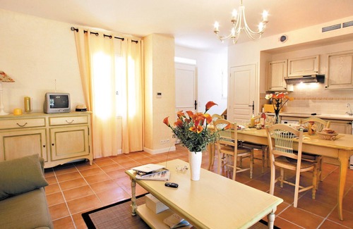 Fayence House | Maison lumineuse et colorée avec terrasse