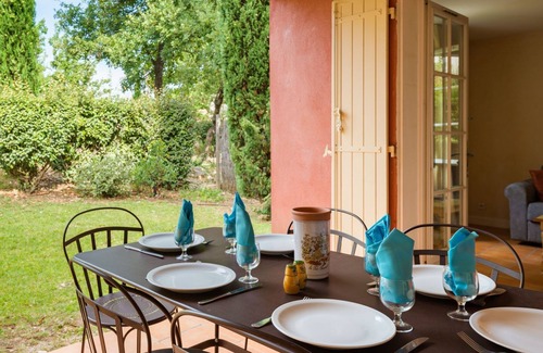 Fayence House | Maison lumineuse et colorée avec terrasse