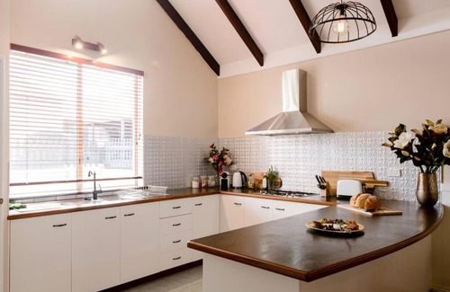 Margaret River House | Maison Magnolia; Character Townhouse in the centre of Margaret River