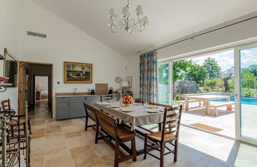Cahors Villa | Maison Malbec - Six Bedroom Villa, Sleeps 12