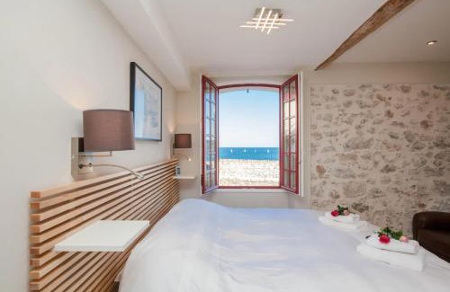 Antibes Old Town Apartment | MAISON MARINA - Absoluty Antibes - New-Luxury old Antibes - 1st Row Sea View Terrace