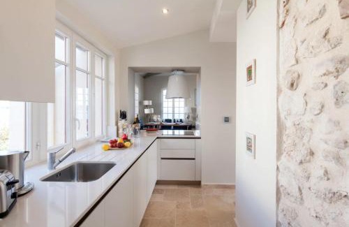 Antibes Old Town Apartment | MAISON MARINA - Absoluty Antibes - New-Luxury old Antibes - 1st Row Sea View Terrace
