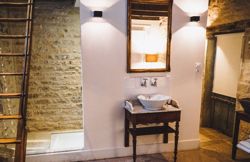 Meursault House | Maison Mazeray, Charming gîte for 8 people with a heated swimming pool
