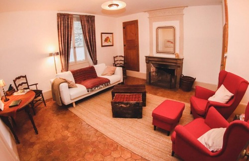 Meursault House | Maison Mazeray, Charming gîte for 8 people with a heated swimming pool