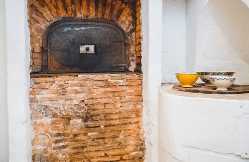 Meursault House | Maison Mazeray, Charming gîte for 8 people with a heated swimming pool
