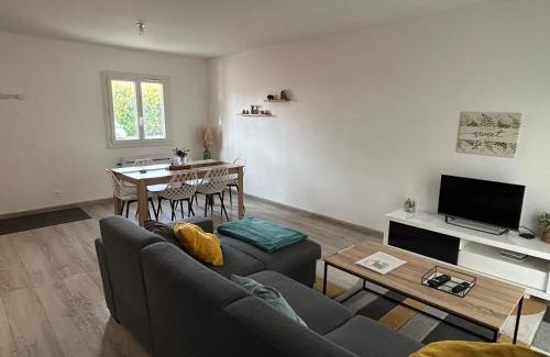 Sainte-Savine Apartment | Maison Mitoyenne avec cour + parking