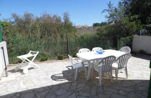 Marseillan Plage House | Maison mitoyenne duplex avec terrasse, garage et parking, proche plage, équipée pour 4 à 6 personnes - FR-1-326-385
