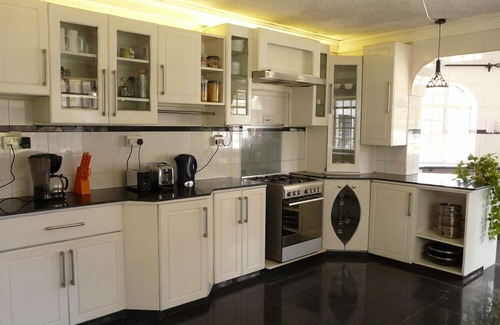 Nairobi House | Maison Mitwaba