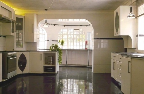Nairobi House | Maison Mitwaba