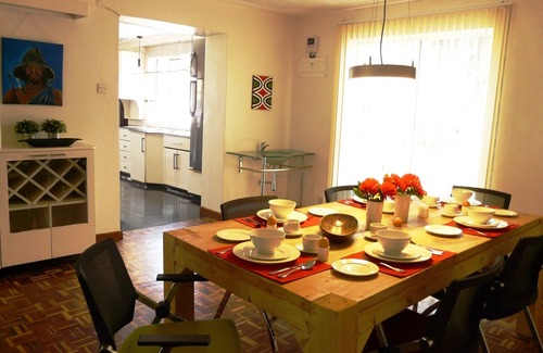 Nairobi House | Maison Mitwaba