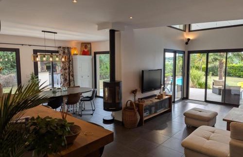 Soyaux House | Maison moderne à Soyaux avec piscine privée et parking - FR-1-653-279