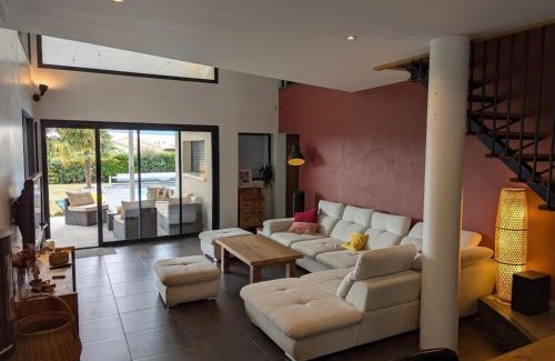 Soyaux House | Maison moderne à Soyaux avec piscine privée et parking - FR-1-653-279