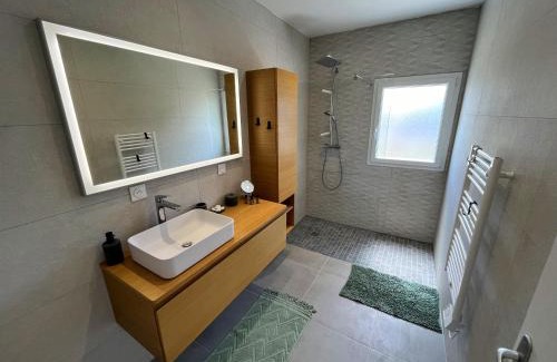Courseulles-sur-Mer House | Maison neuve proche plage avec parking gratuit