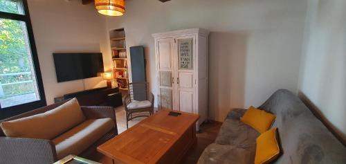 Rugles House | Maison Normande au bord de rivière avec spa et sauna
