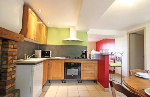Tinchebray-Bocage House | Maison Normande avec Jardin Clôturé, Cheminée et Options Confort, près de la Roche d'Oëtre - FR-1-497-141