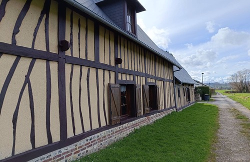 Mesnil-Val House | Maison Normande Spacieuse en Bord de mer et Forêt