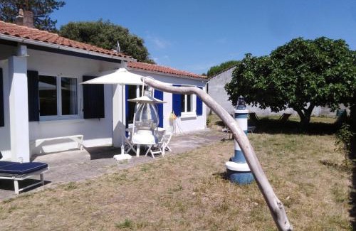 La Remigeasse House | Maison oléronaise avec la plage à pied et la piste cyclable au bout du jardin
