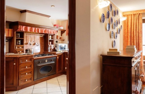 Valtournenche Apartment | Maison Paquier in the downtown heart:Jacuzzi, balcony, ski bus close to door