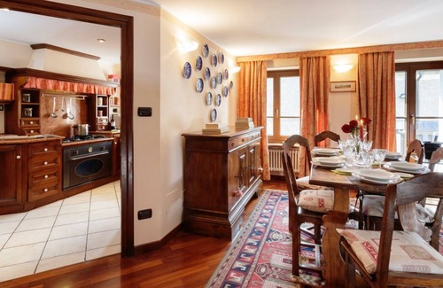 Valtournenche Apartment | Maison Paquier in the downtown heart:Jacuzzi, balcony, ski bus close to door