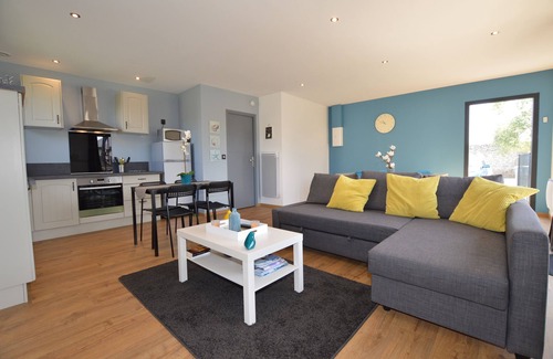 Saint-Coulomb House | Maison Pierre - 900 de la mer -2/3 Pers. - Enclosed garden - Pets welcome.