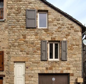 Bourgs-sur-Colagne House | Maison place de la Pieta