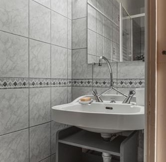 Bourgs-sur-Colagne House | Maison place de la Pieta