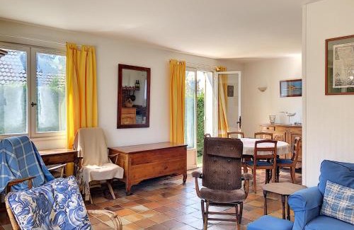 Jullouville-les-Pins House | Maison Plain-Pied avec Jardin, 500m Plage, 3 Ch, 6 Pers, WiFi, Stationnement, Proche Mont-Saint-Michel - FR-1-361-160