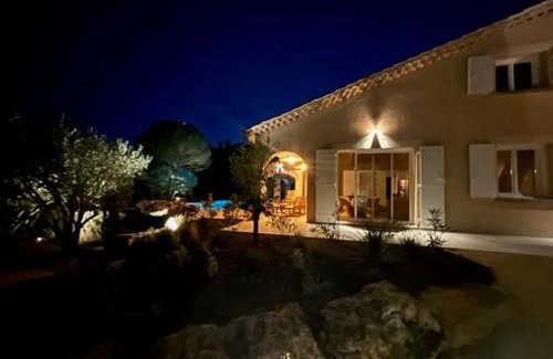 Ruoms House | Maison pour 12p, piscine à débordement chauffée d'avril à octobre inclus